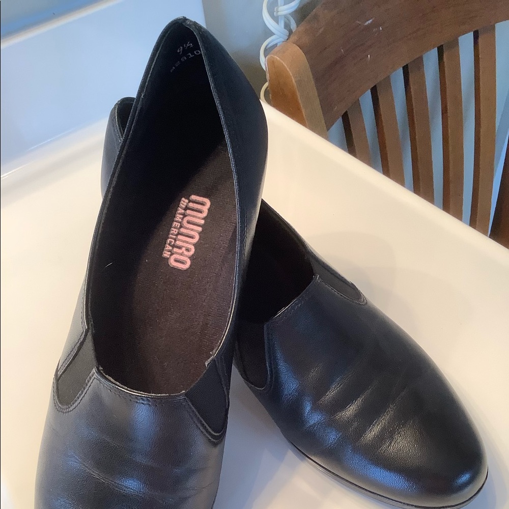Munro black heels